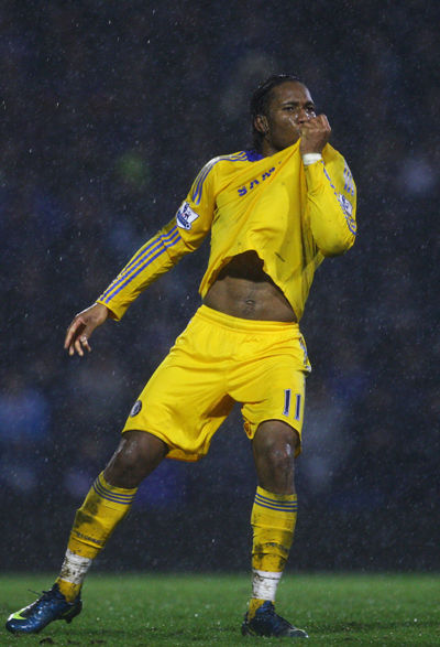 ManbetX官网-最后时刻胜出引发热议！，德罗巴在曼联比赛中出色防守赛场气氛高涨的简单介绍